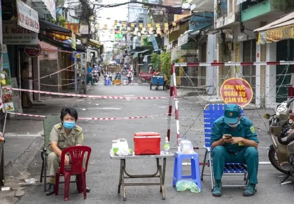 高端不畅，刚需爆抢，拿什么拯救美国的消费？