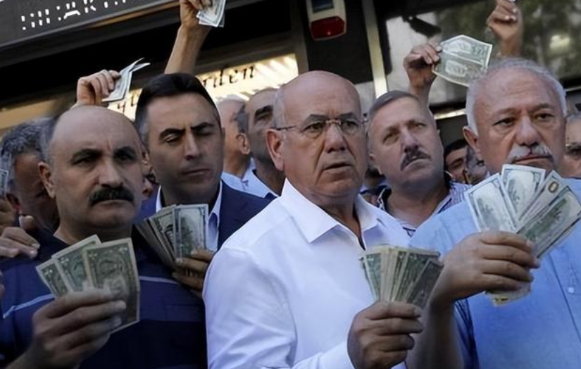 这个曾经屡次敲诈中国的国家,如今通胀已经破纪录了!