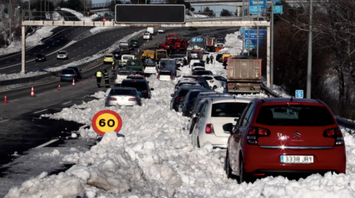 洛杉矶冰雹来袭!西班牙、日本遭暴风雪突击,多国物流延误...
