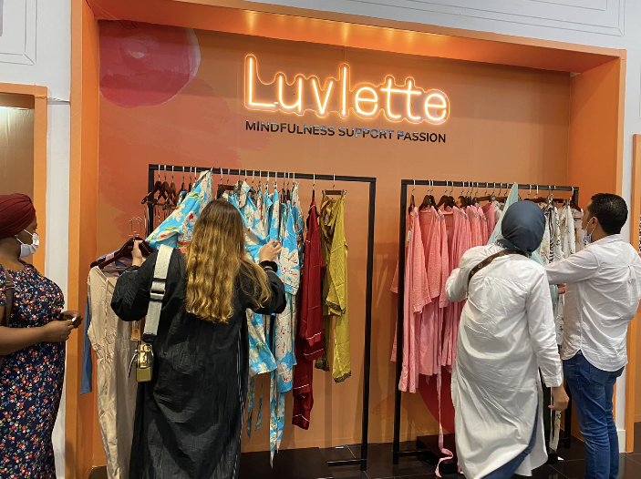 实地探访SHEIN在中东的第一个快闪店