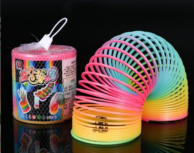 TikTok热度超10亿,“彩虹圈玩具”单个视频获6000万播放