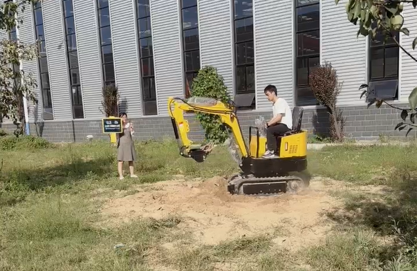 挖掘机开进直播间,出海企业正在演绎新的可能