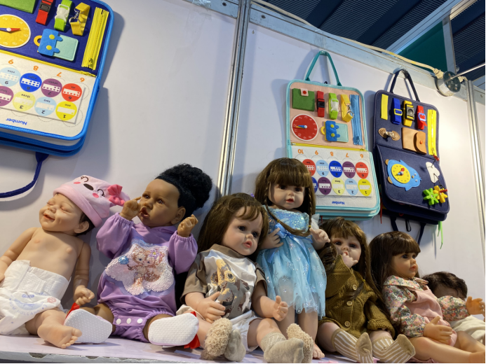 直击133届广交会：从隐秘类目到社媒爆款，重生娃娃“一娃难求”